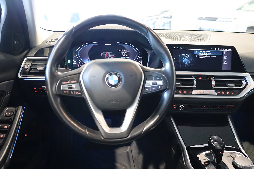 BMW 330e Sedan Steptronic Sport line H&K Navi Läder CarPlay 2020