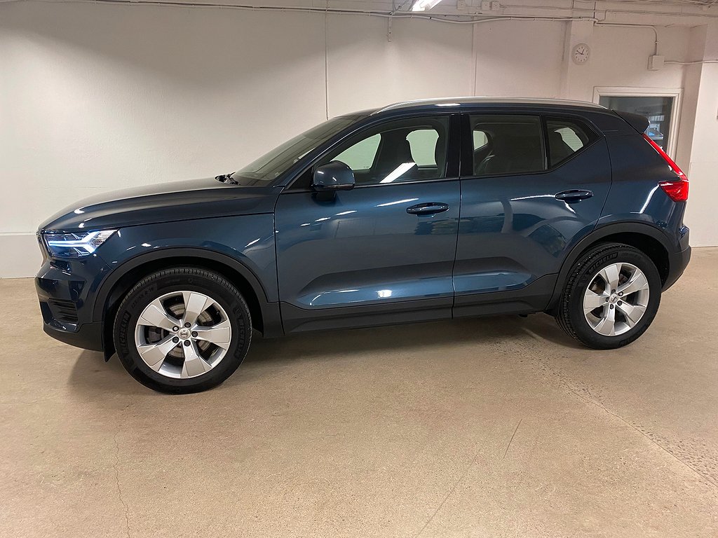 Volvo XC40 T2  Momentum Drag Navi B-Kamera Värmare SoV-hjul