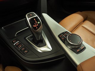 Sedan BMW 330 23 av 26