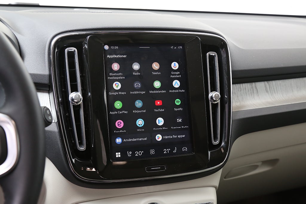 Volvo XC40 B4 Bensin 197hk Ultra Dark Skinn l Panorma l H/K l 360°