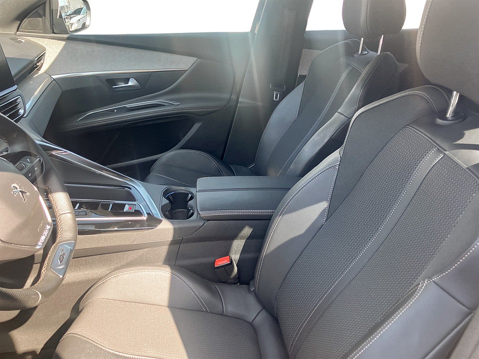 Bild på Peugeot 3008 GT 1.2 PT 130hk Aut B-KAMERA CARPLAY