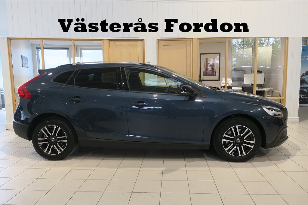 Volvo V40 Cross Country T3 Advanced Edition Värmare Keyless P-Sensorer 