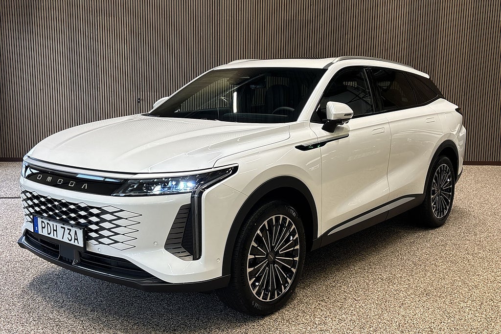 Omoda 9 1.5T + 34.46 kWh PHEV AWD Pano Elstol 360 BLIS Sony HUD