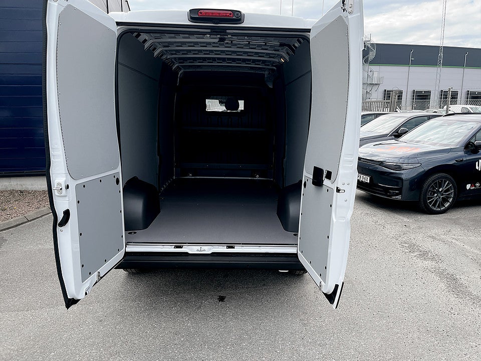 Bild på Peugeot Boxer 140hk Aut L3H2 - DEMO
