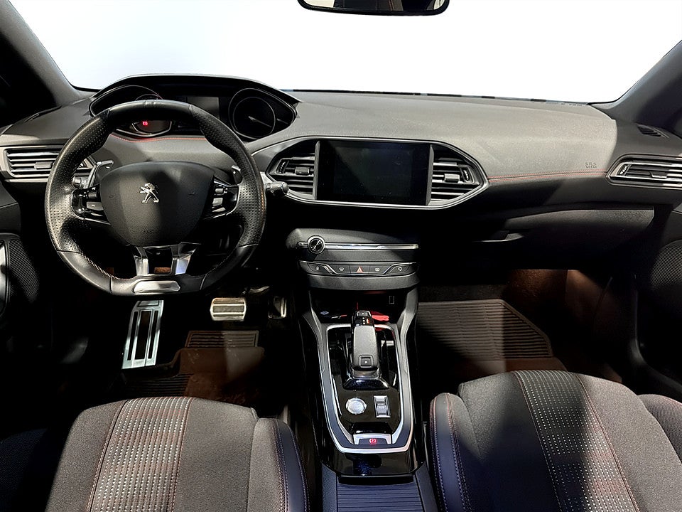 Bild på Peugeot 308 5D GT-Line 1.2 PT 130hk Aut PANO P-SENSORER