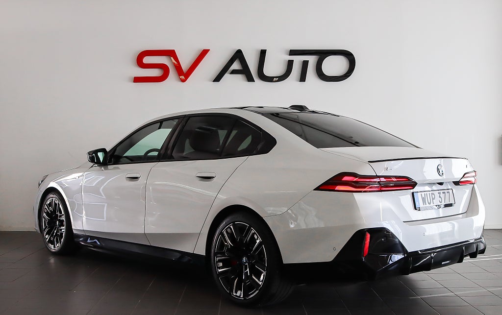 BMW i5 M60 xDrive Sedan MOMS M-Sport Kolfiber B&W Pano 360°