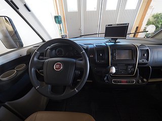 Husbil-integrerad BURSTNER Elegance i895 11 av 29