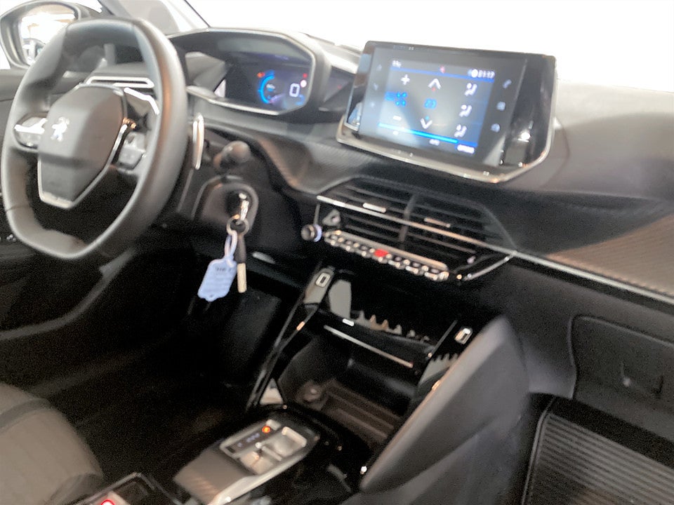 Bild på Peugeot 208 Allure 1.2 PT Aut B-KAMERA CARPLAY 100hk