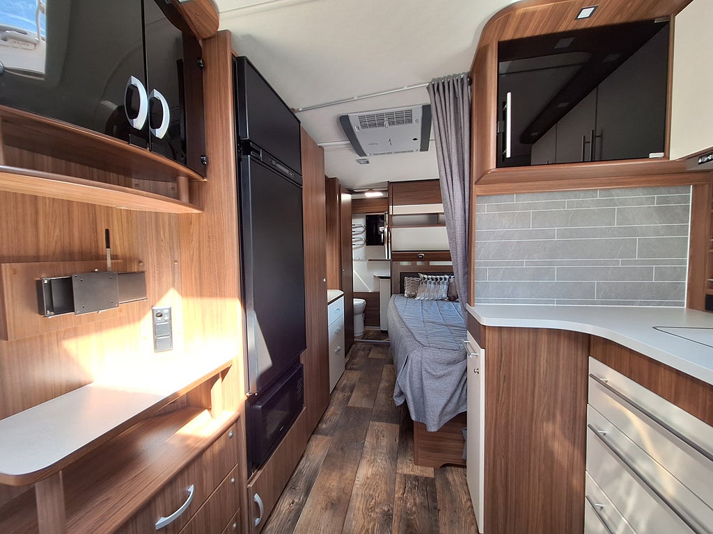 Polar Edition 590 TR DB Dubbelbädd, AC, Tält -2024