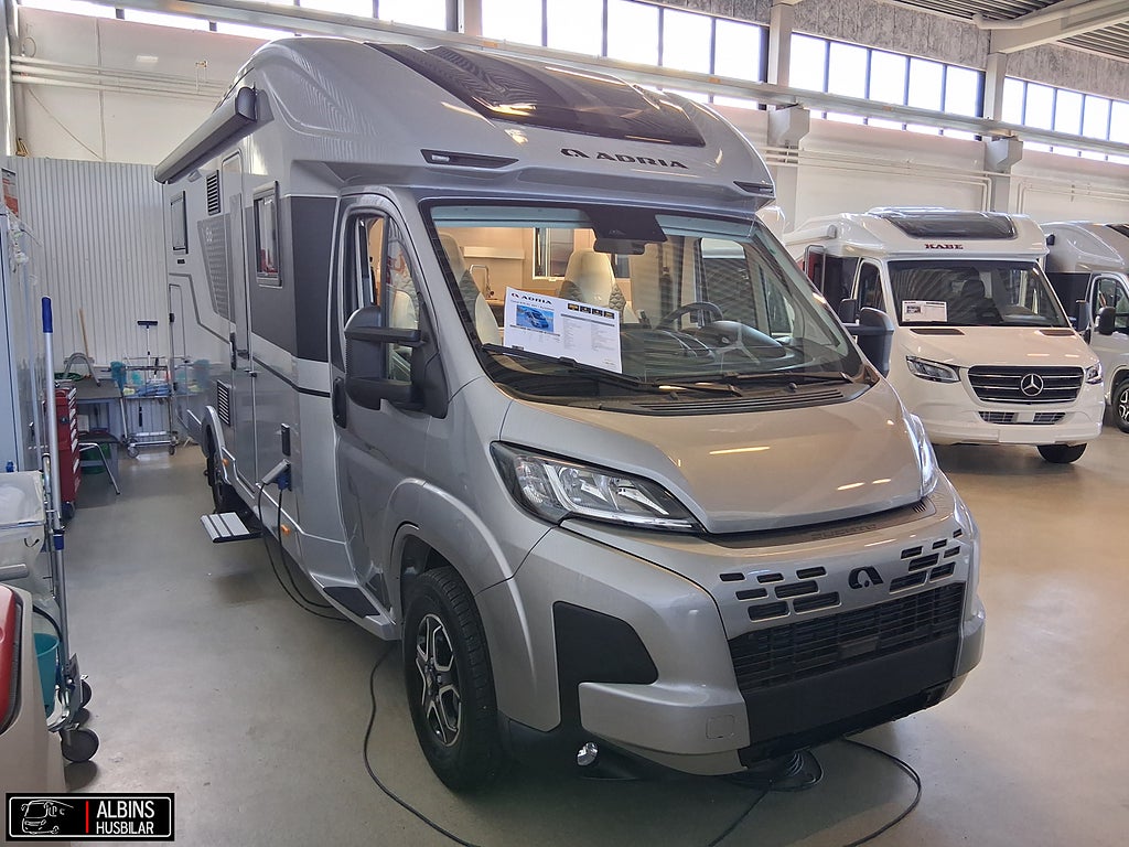 Adria Coral 670 DL 60Y / Automat