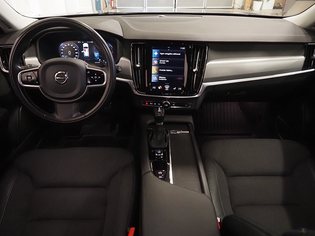Volvo V90 D4 AWD 190hk Geartronic Momentum SE II | D-värm | Keyless | 2020