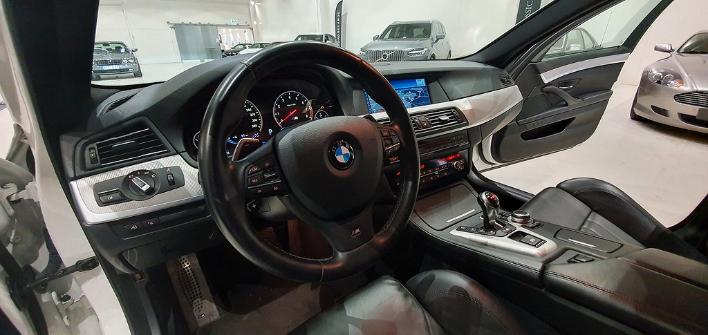 BMW M5 DCT 560hk Head-Up Sportavgassystem