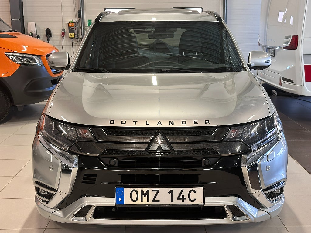 Mitsubishi Outlander CVT 224hk S-Edition Plug-In Hybrid AWD Taklucka Dragkro thumbnail