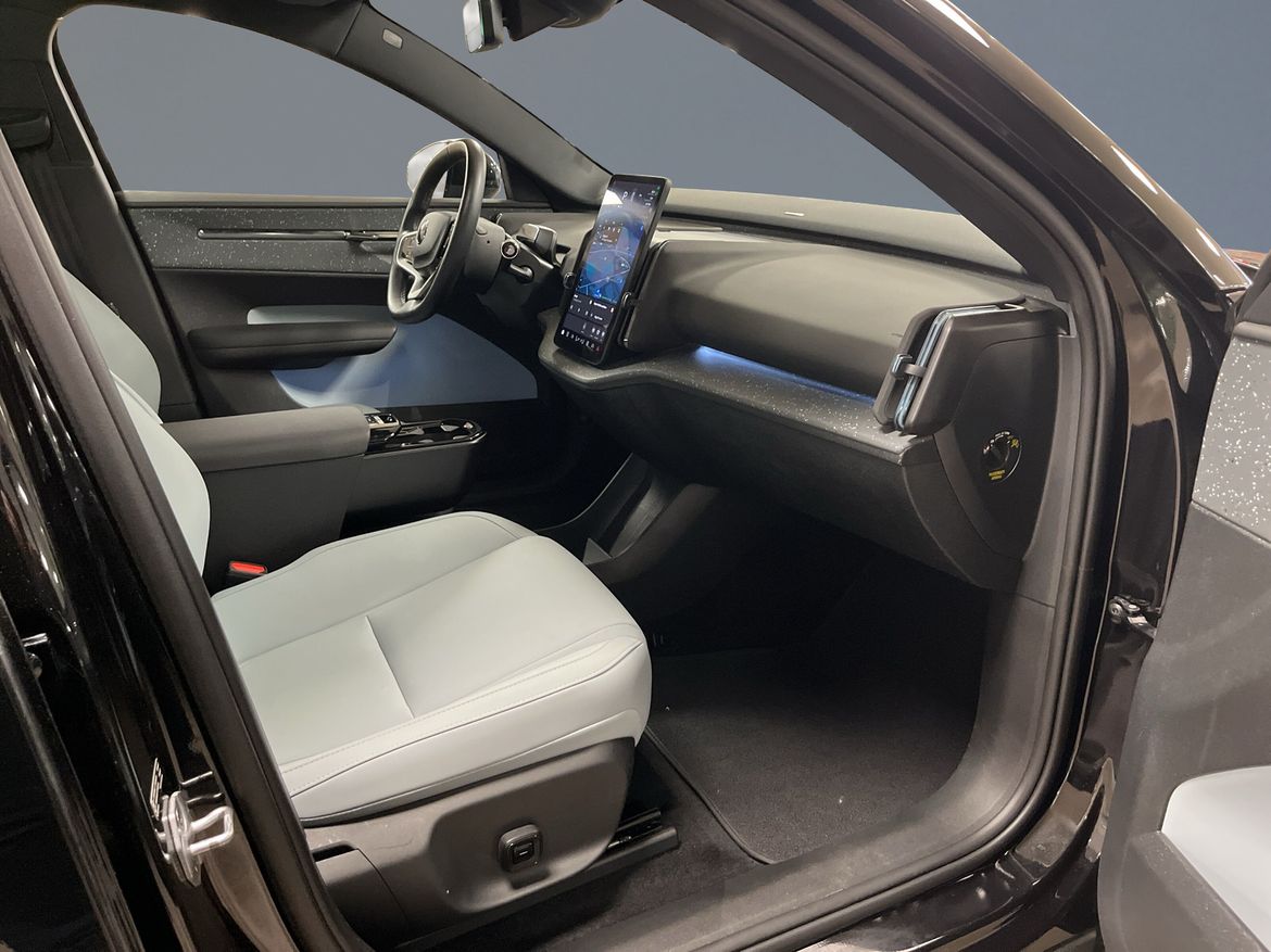 Volvo EX30 Twin Motor Performance Ultra 2025, kuva 7/10
