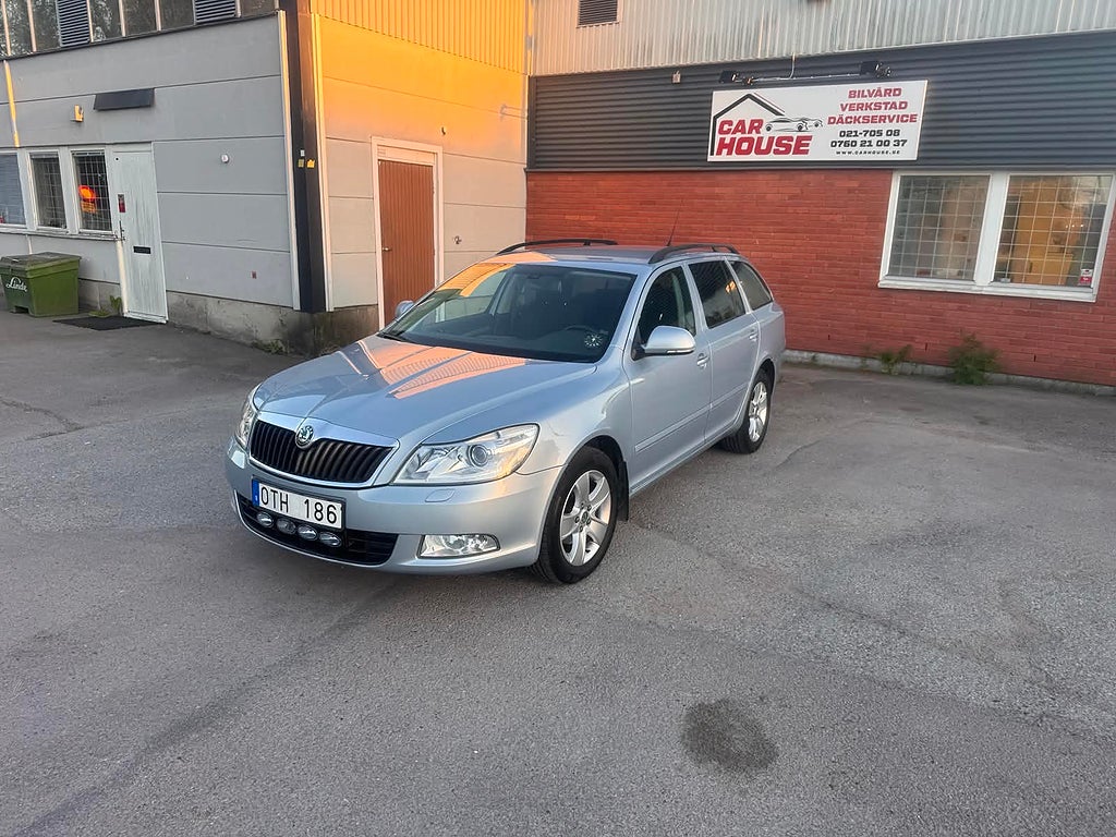 Skoda Octavia Kombi 1.4 TSI Elegance/ M-värmare/ Drag/ Ränta fr 1.95%