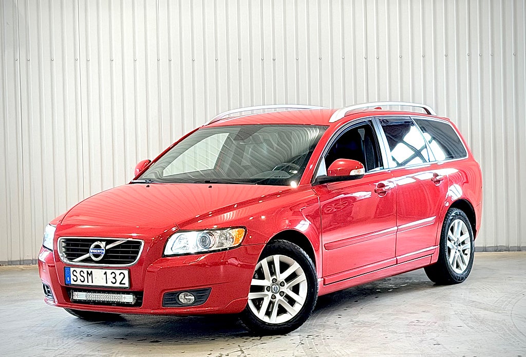 Volvo V50 D3 GEARTRONIC SKINN P-VÄRM P-SENSORER VÄLSERVAD 150HK