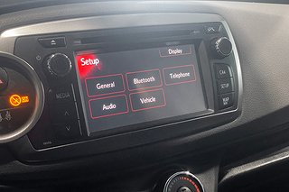 Halvkombi Toyota Yaris 2 av 39