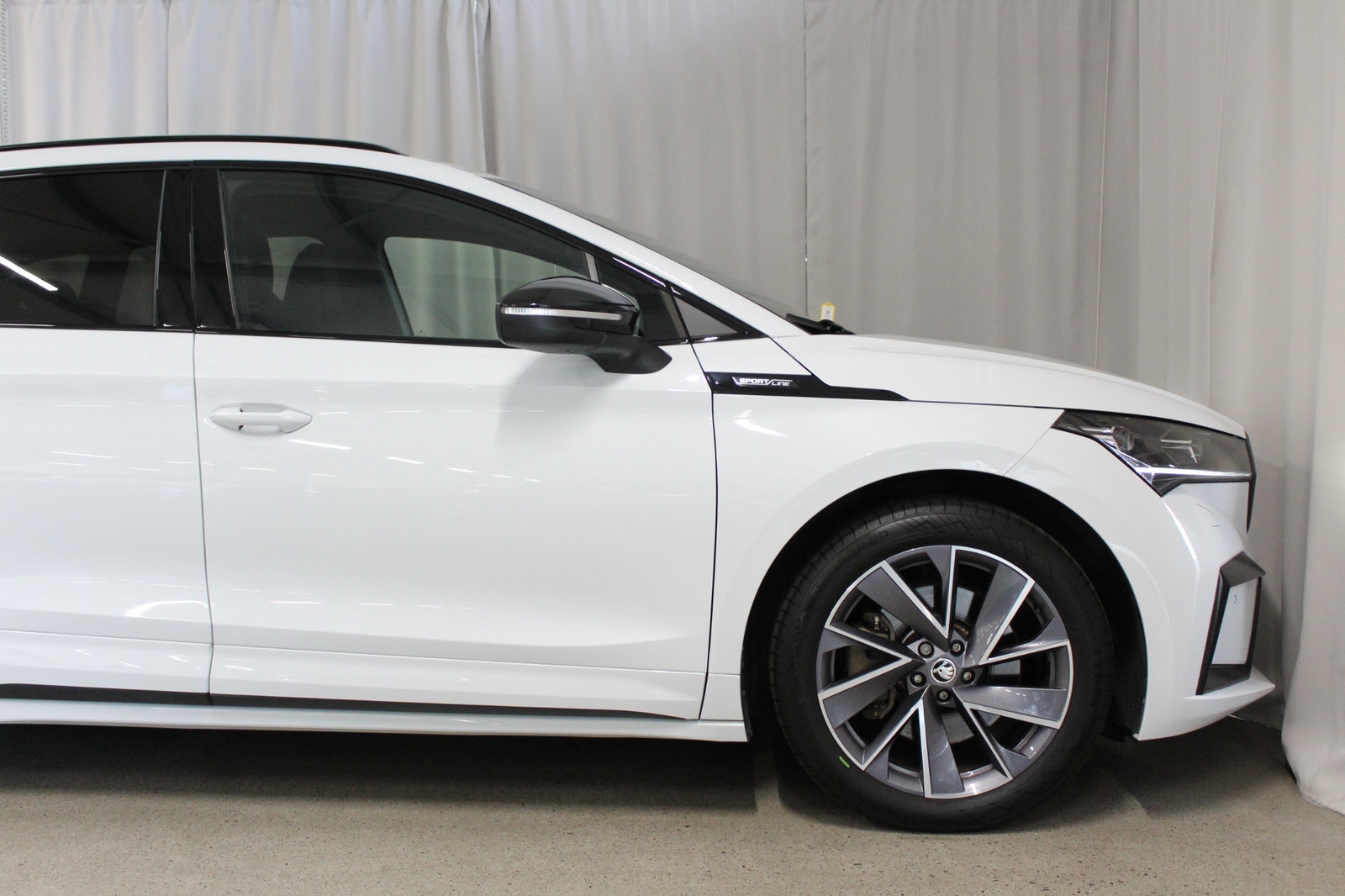 Skoda Enyaq iV 80x 265HK, Sportline, Drag, S&V-hjul, Kamera, Värmepump 2023 - miniatyr 3