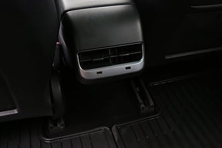 Sedan Tesla Model 3 25 av 27