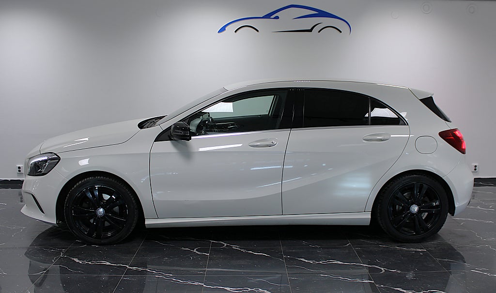 Mercedes-Benz A 180 7G-DCT 122hk Automat Carplay Backkamera 