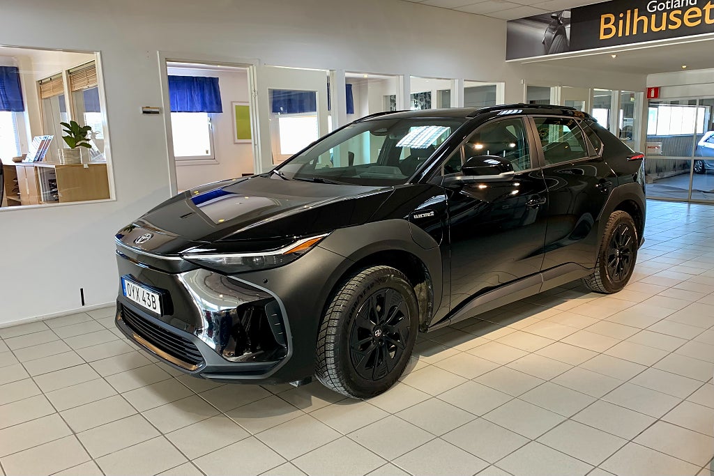 Toyota bZ4X 71.4 kWh | AWD | Kamera | V-hjul | Elbaklucka