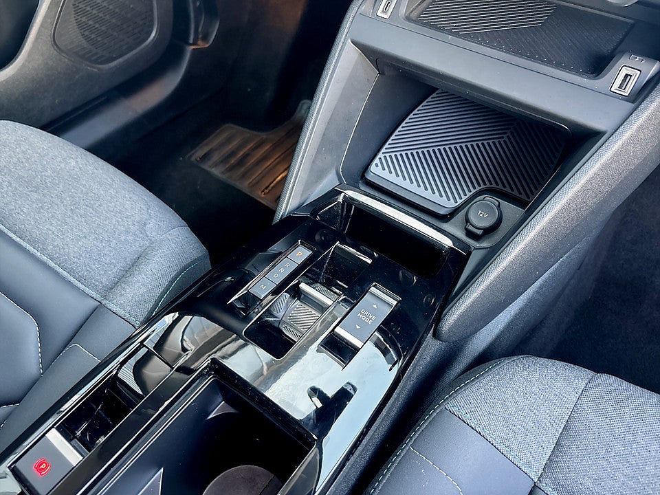 Bild på Citroën C4-X Shine 1.2 PT 130hk Aut B-KAMERA NAVI