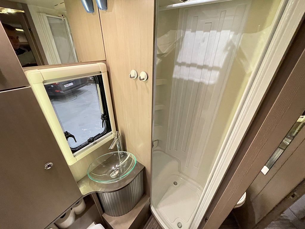 Adria Matrix Supreme 687 SL / ALDE / Taksäng / Solcell /Ugn /  - Adria