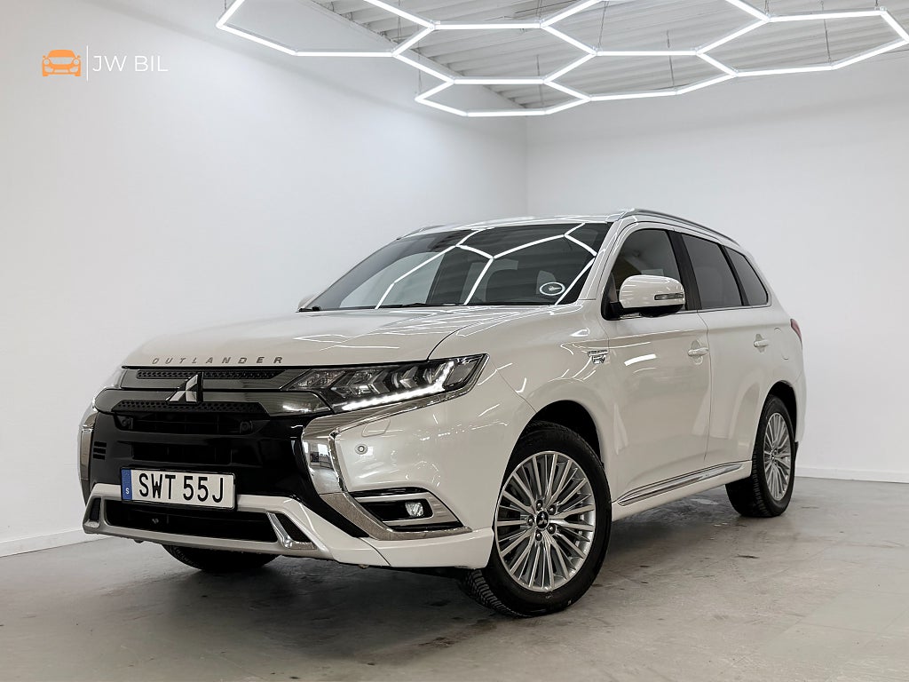 Mitsubishi Outlander PHEV CVT Business Drag 360° kamera Carplay Rattvärme 