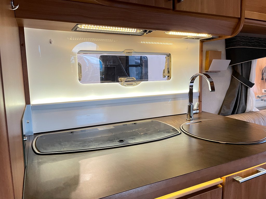 Kabe Ametist 560 GLE KS /Solcell/AC/ALDE/Markis/Långbädd - Kabe