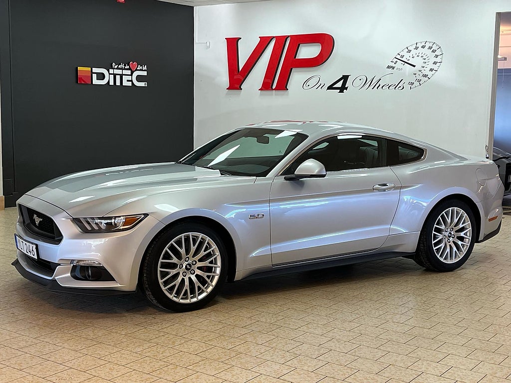 Ford Mustang GT V8 (421hk) Performance GPS B-kamera Sv-Såld 