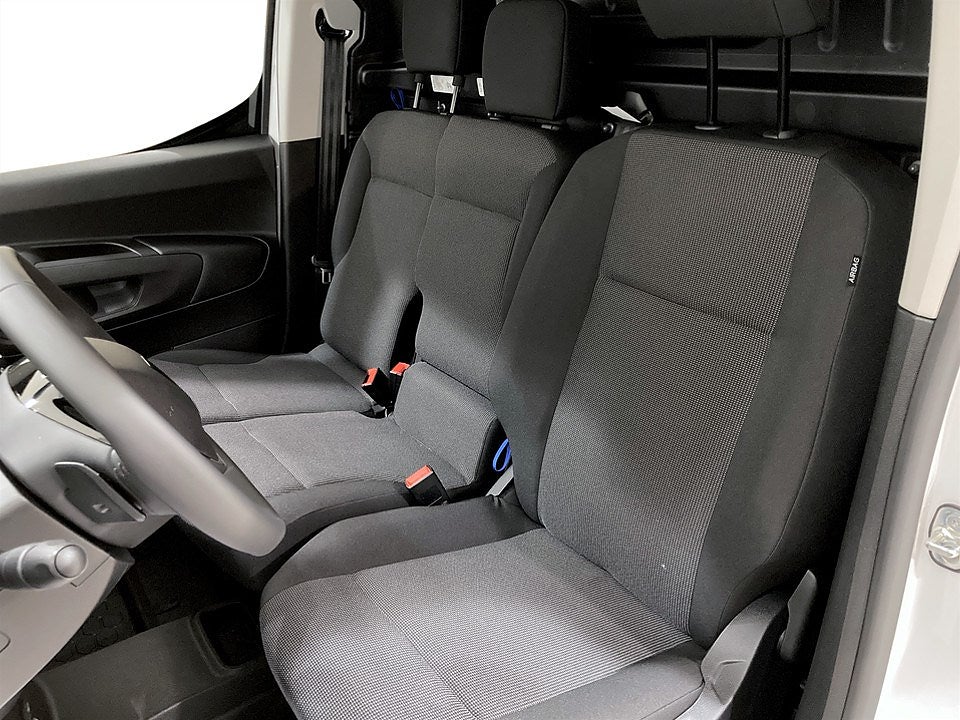 Bild på Peugeot Partner Plus BlueHDi 130hk Aut L1 - OMGÅENDE LEVERANS!