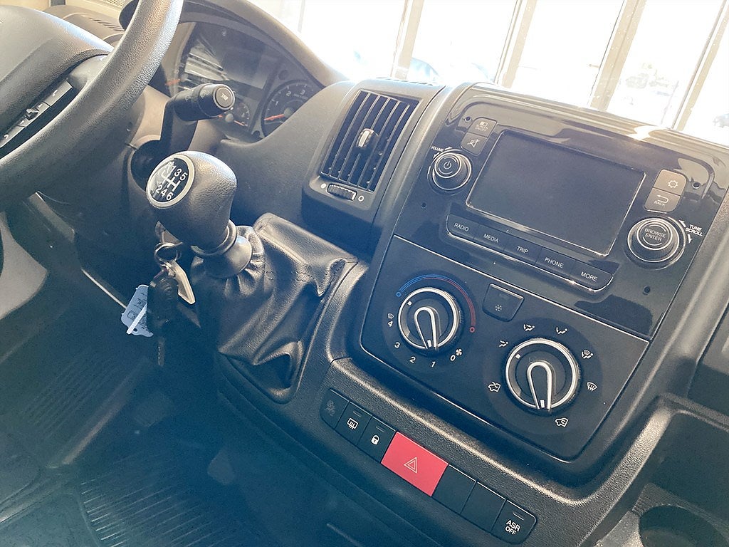 Bild på Peugeot Boxer PRO+ L3H2 2.2 BHDi 140hk - DRAG, B-KAMERA