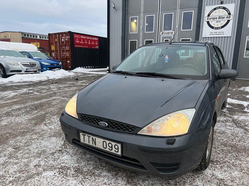 Ford Focus 5-dörrars 1.6 NY BESIKTIGAD 101HK