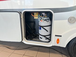 Husbil-halvintegrerad Adria CORAL SUPREME 670 SLT 7 av 26