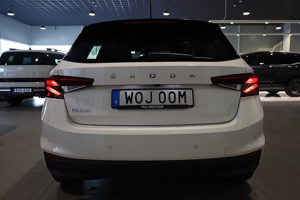 Skoda Fabia 1.0 TSI AUT Style CarPlay PDC Rattvärme Kamera 2023