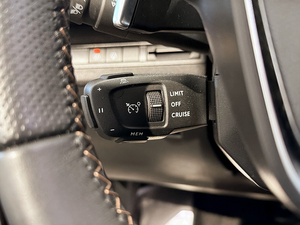 Bild på Peugeot 5008 GT 1.2 PT 130hk Aut 7-SITS B-KAMERA CARPLAY