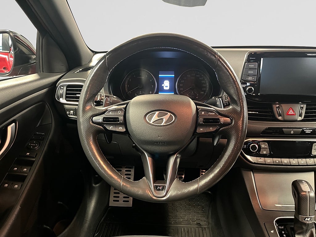 Hyundai i30 Fastback 1.4 T-GDi Aut N-Line Farthållare Rattvärme bild 12