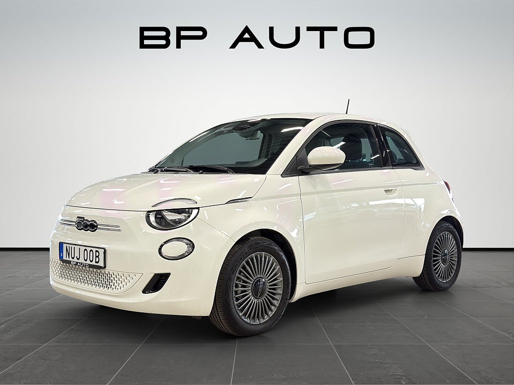Fiat 500 e 23.7 kWh Nybilsgaranti PDC Bluetooth Låga Mil 95hk