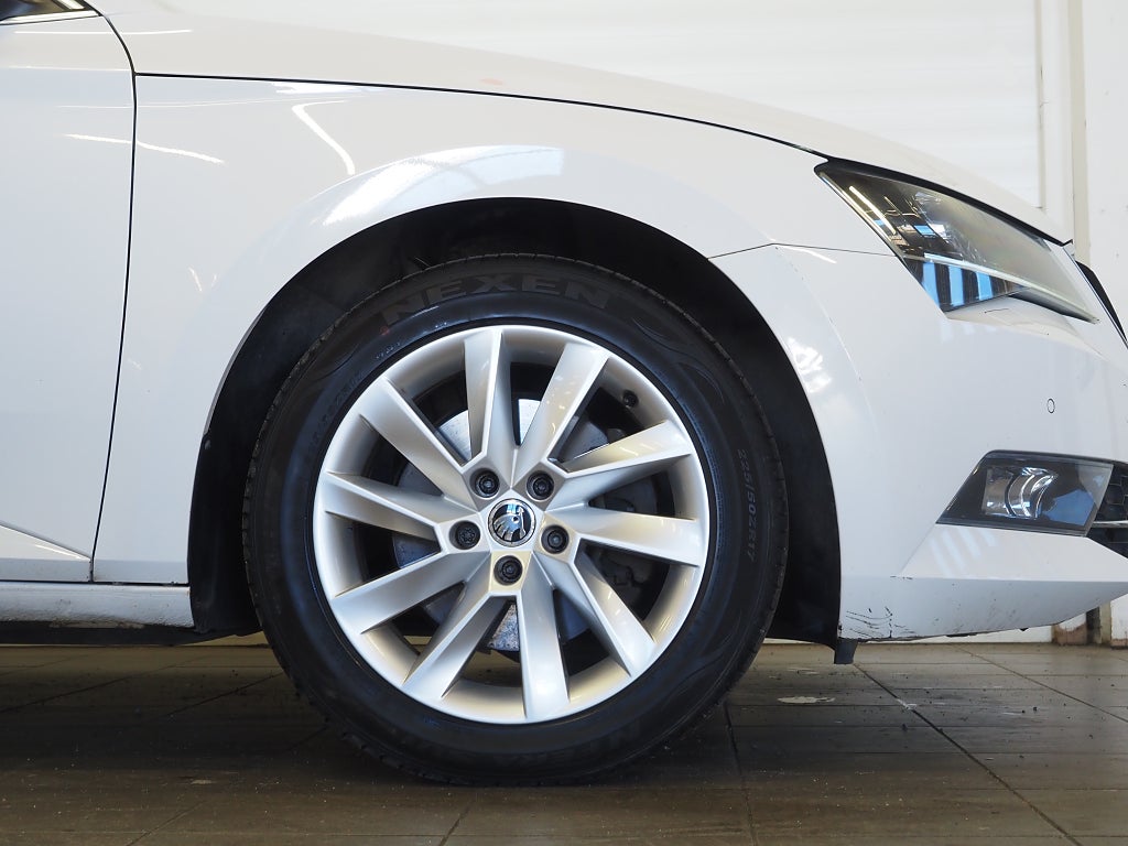 Skoda Superb 2.0 TDI 4x4 190hk Kombi Style | Drag | Värmare