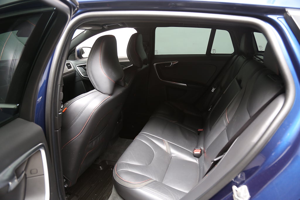Volvo V60 D4 AWD 181hk Ocean Race Business Edition Aut Drag 2015
