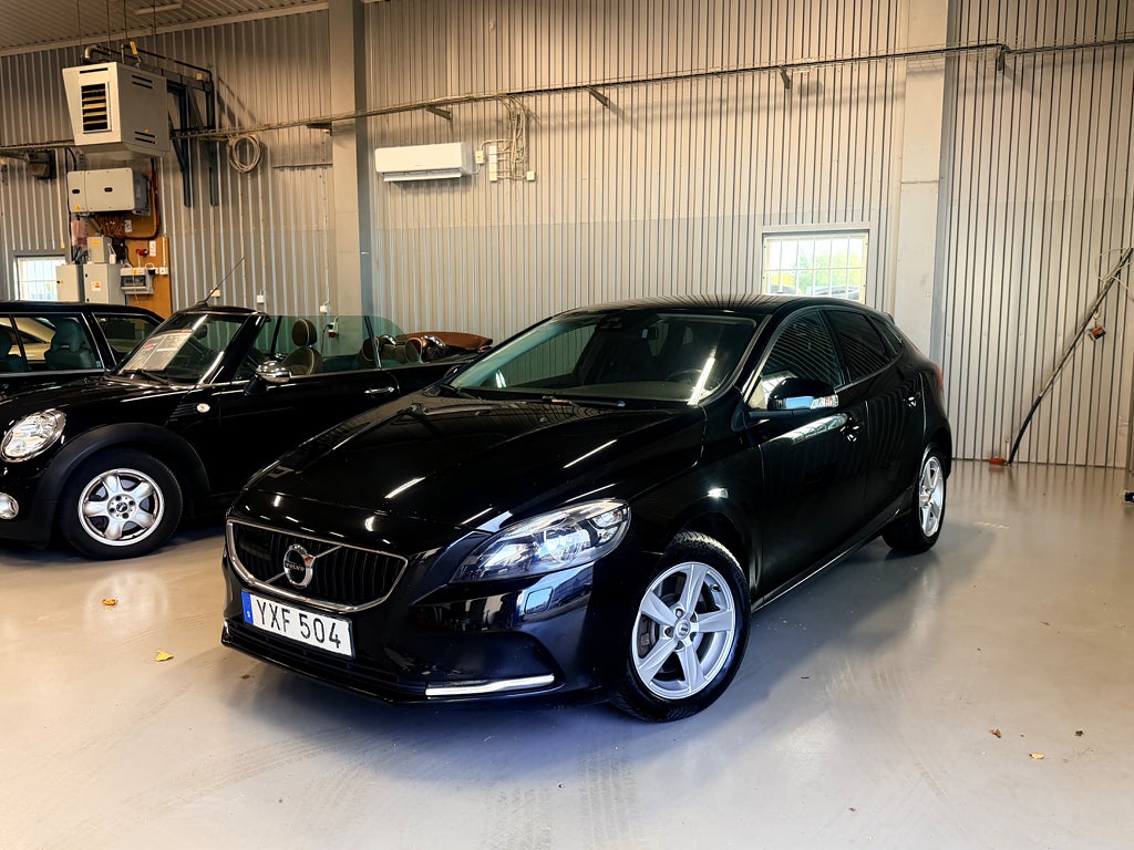Volvo V40 T3 // AUTOMAT /Business //Back kamera /756K Års skatt 
