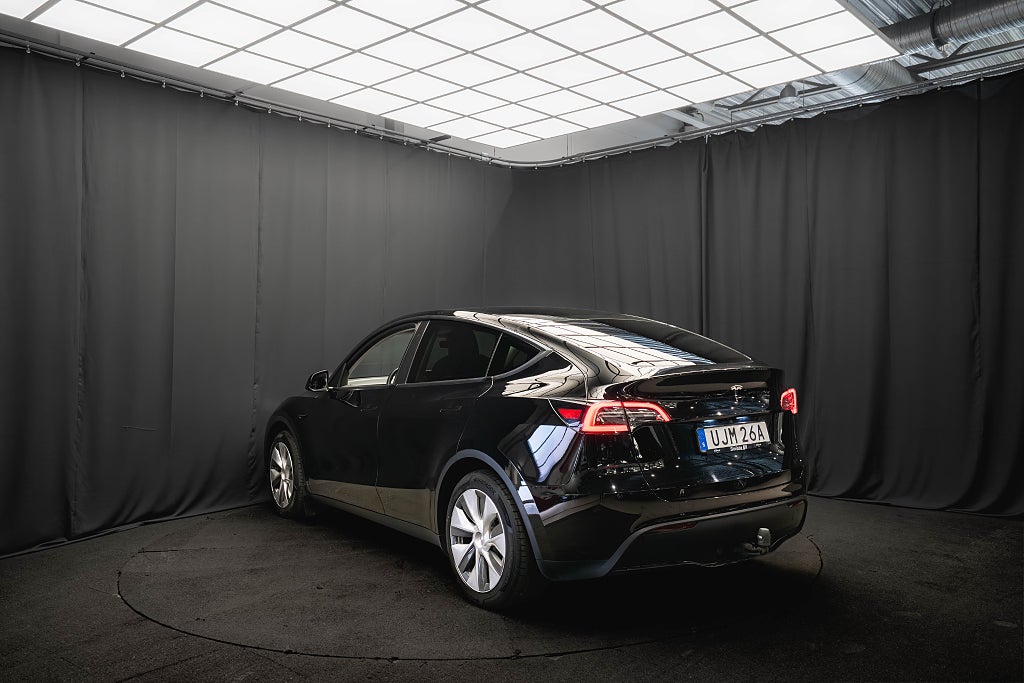 Tesla Model Y Standard Range DRAG PANO LÄDER 1 ÄGARE MOMS LEASBAR