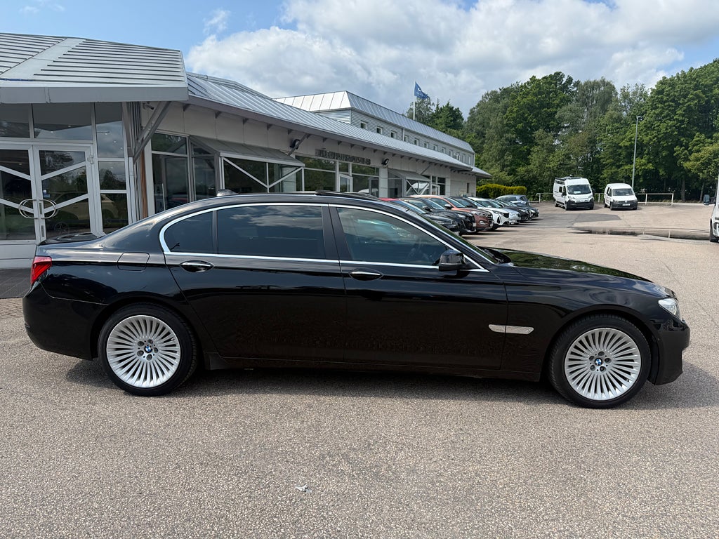 BMW 750 Li 450Hk Skinn Taklucka Soft Close Ny besiktad 