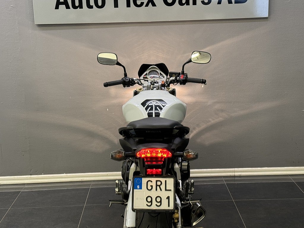 Honda Powersports CB600F Hornet | 2 Brukare | Växelvisare | Kraschpuckar |