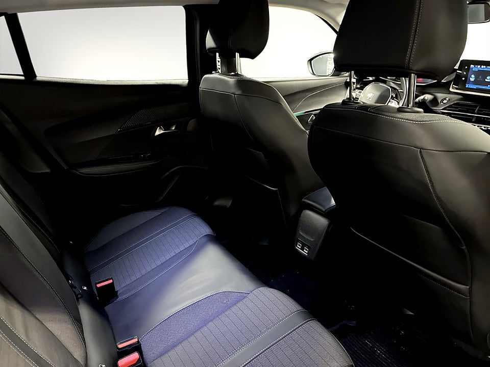 Bild på Peugeot 2008 Allure 1.2 PT 130hk CARPLAY BACKSENSORER
