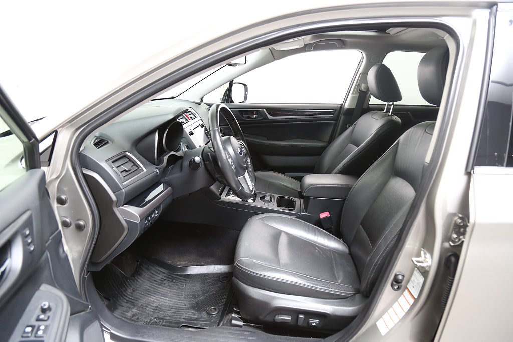 Subaru Outback 2,0D 150hk Summit AWD Aut H/K Skinn Drag