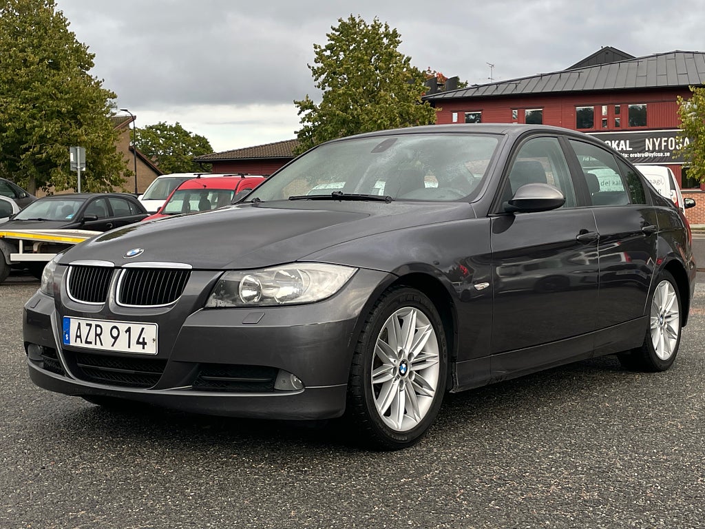 BMW 320 i Sedan Advantage | 6 Växlad | PDC | Nybesiktigad
