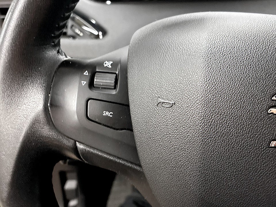 Bild på Peugeot 208 Active 1.2 PT 82hk LÅG SKATT! FARTHÅLLARE