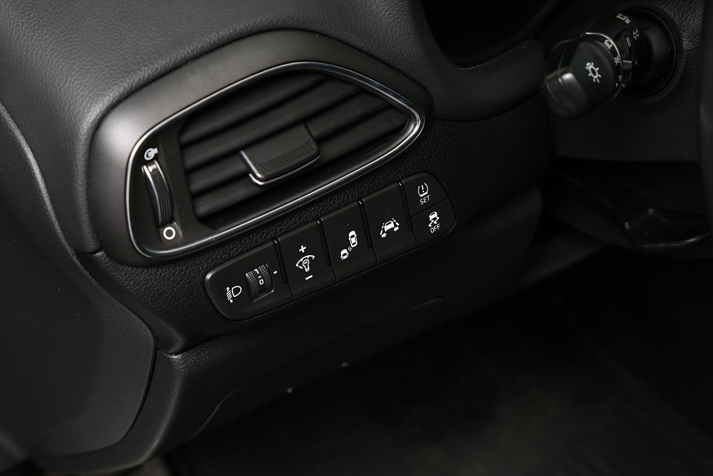 Hyundai i30 1,4 T-GDi 140hk Premium Aut Navi CarPlay Kamera
