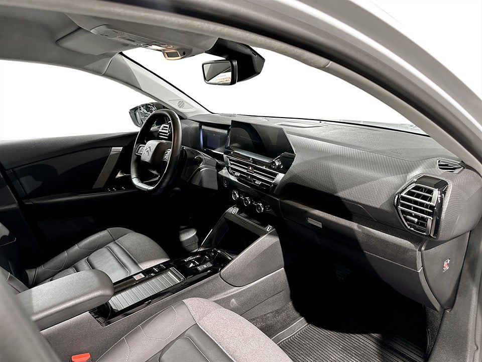 Bild på Citroën C4 Shine 1.2 PT 130hk Aut - B-KAMERA, CARPLAY